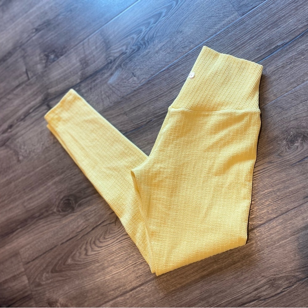 Buffbunny textured yellow leggings. Sz S ❤️